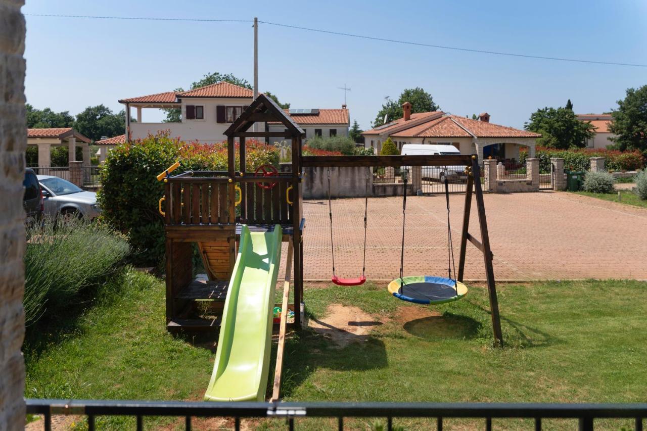 Holiday Home Maslina Пореч Екстериор снимка