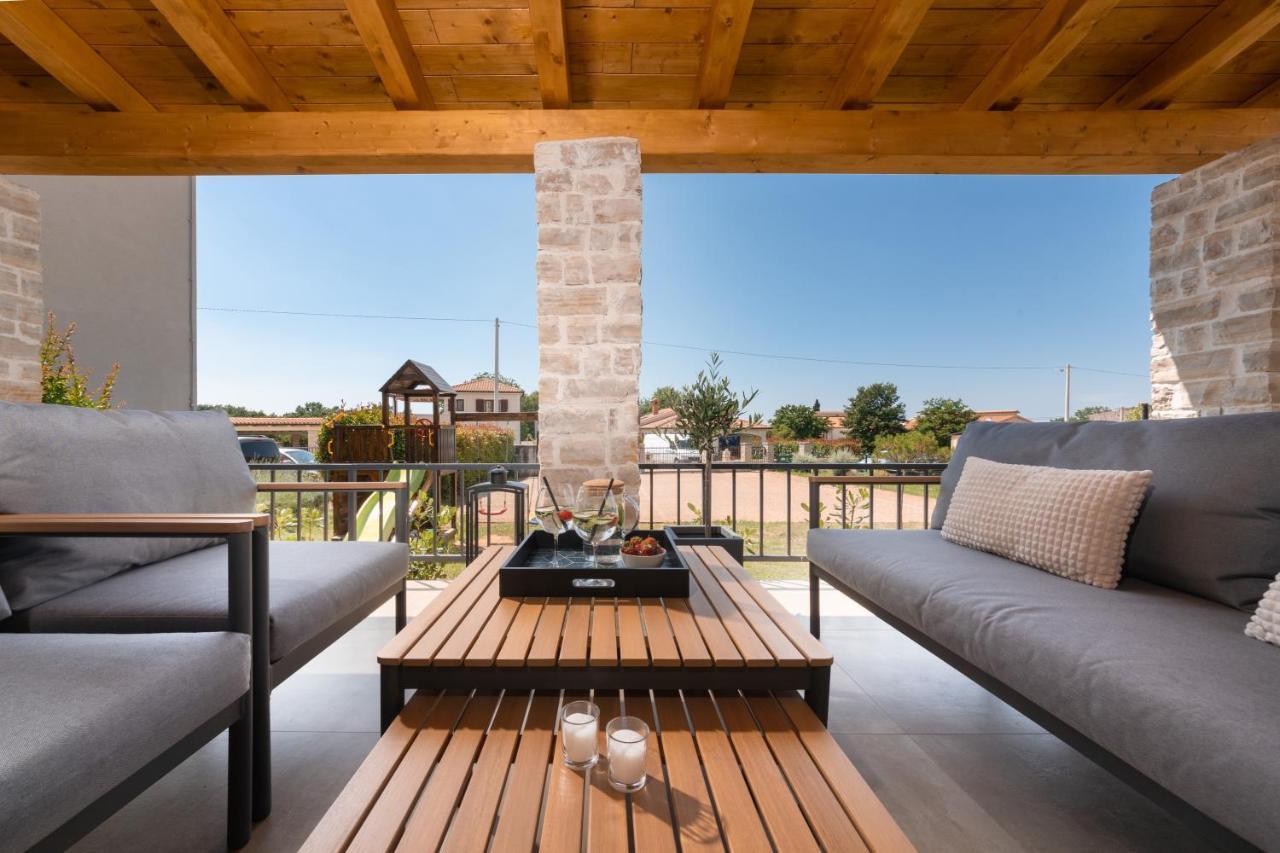 Holiday Home Maslina Пореч Екстериор снимка