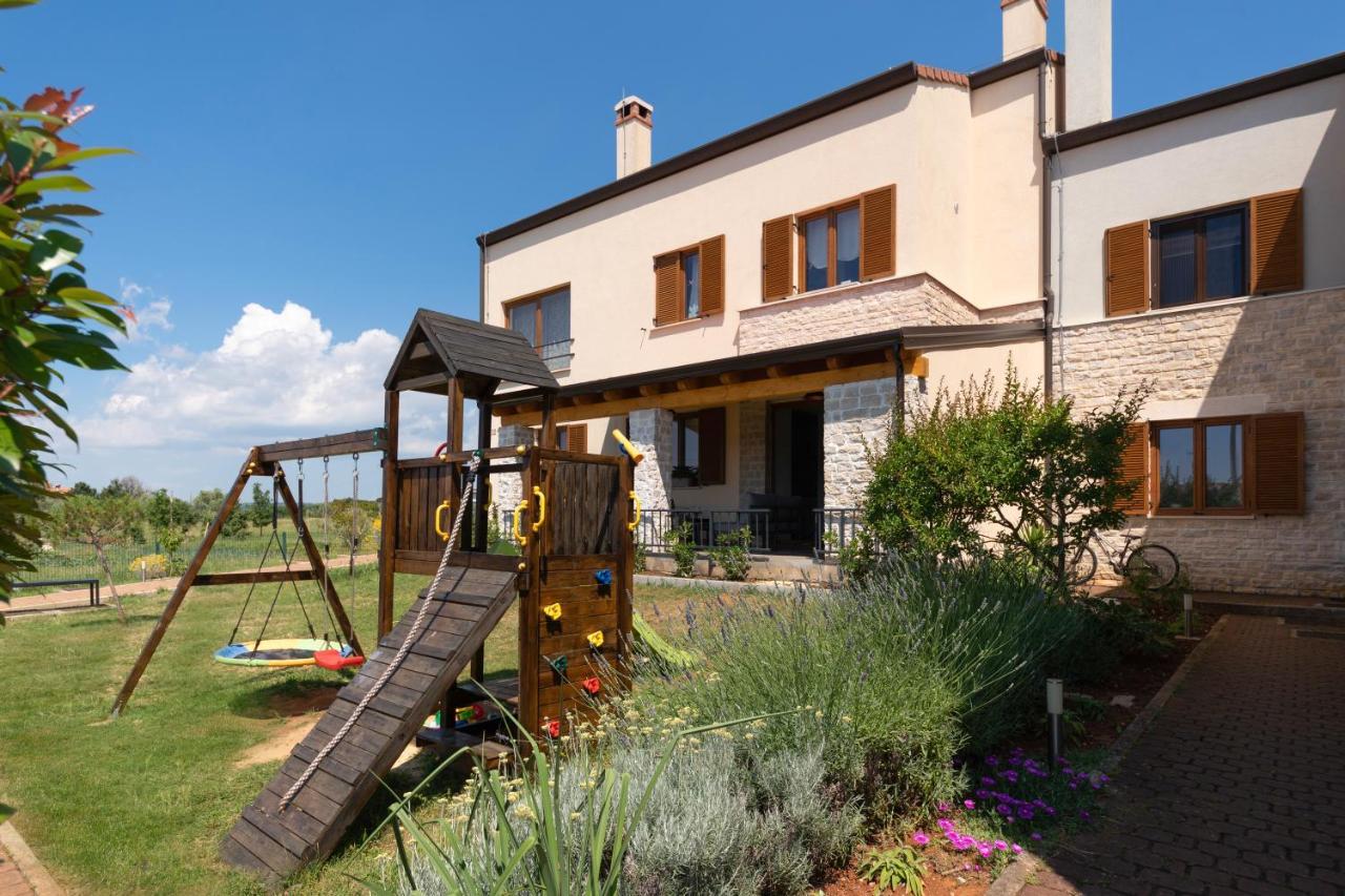 Holiday Home Maslina Пореч Екстериор снимка