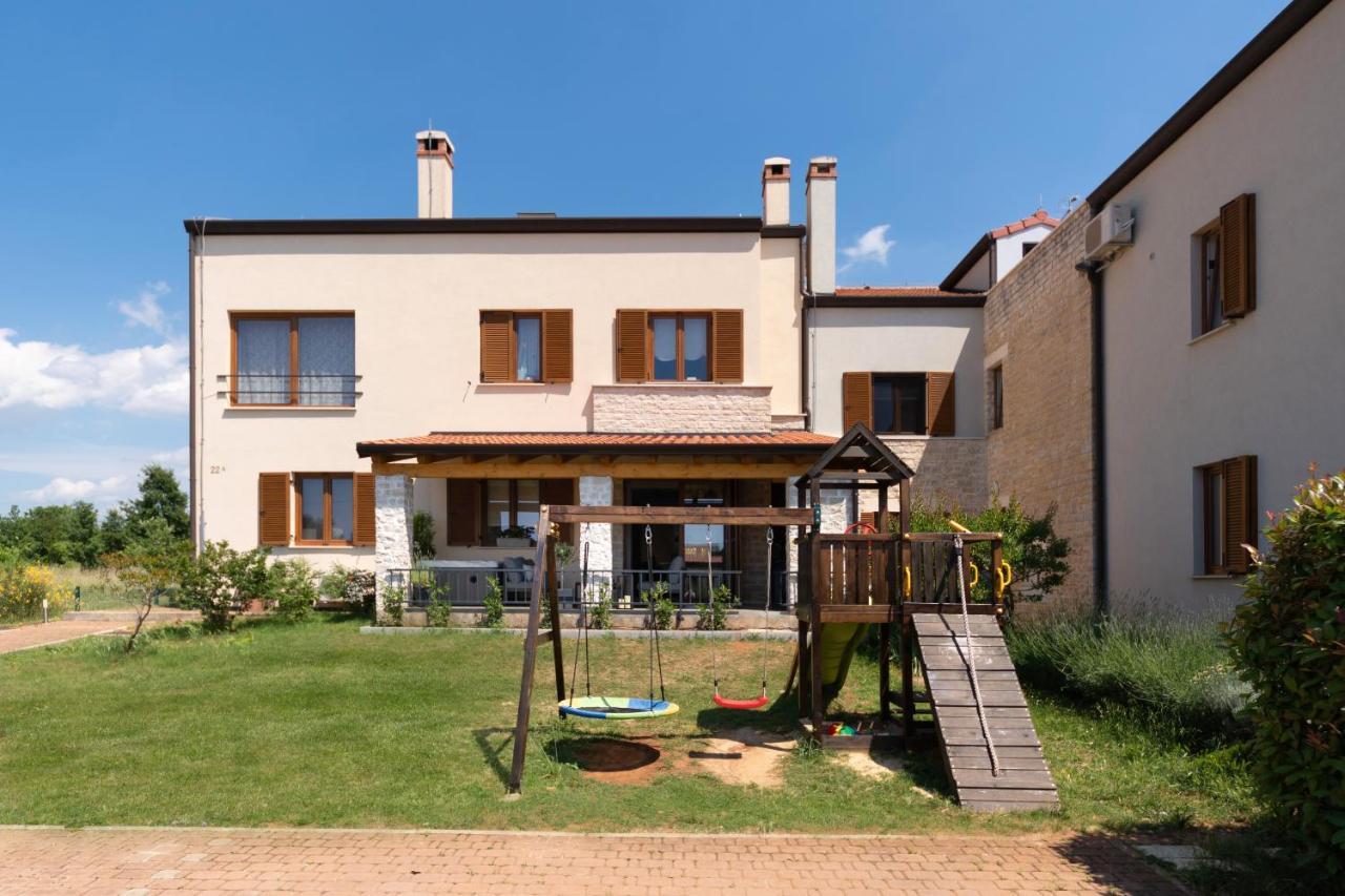 Holiday Home Maslina Пореч Екстериор снимка