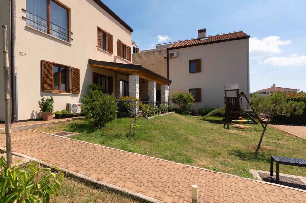 Holiday Home Maslina Пореч Екстериор снимка