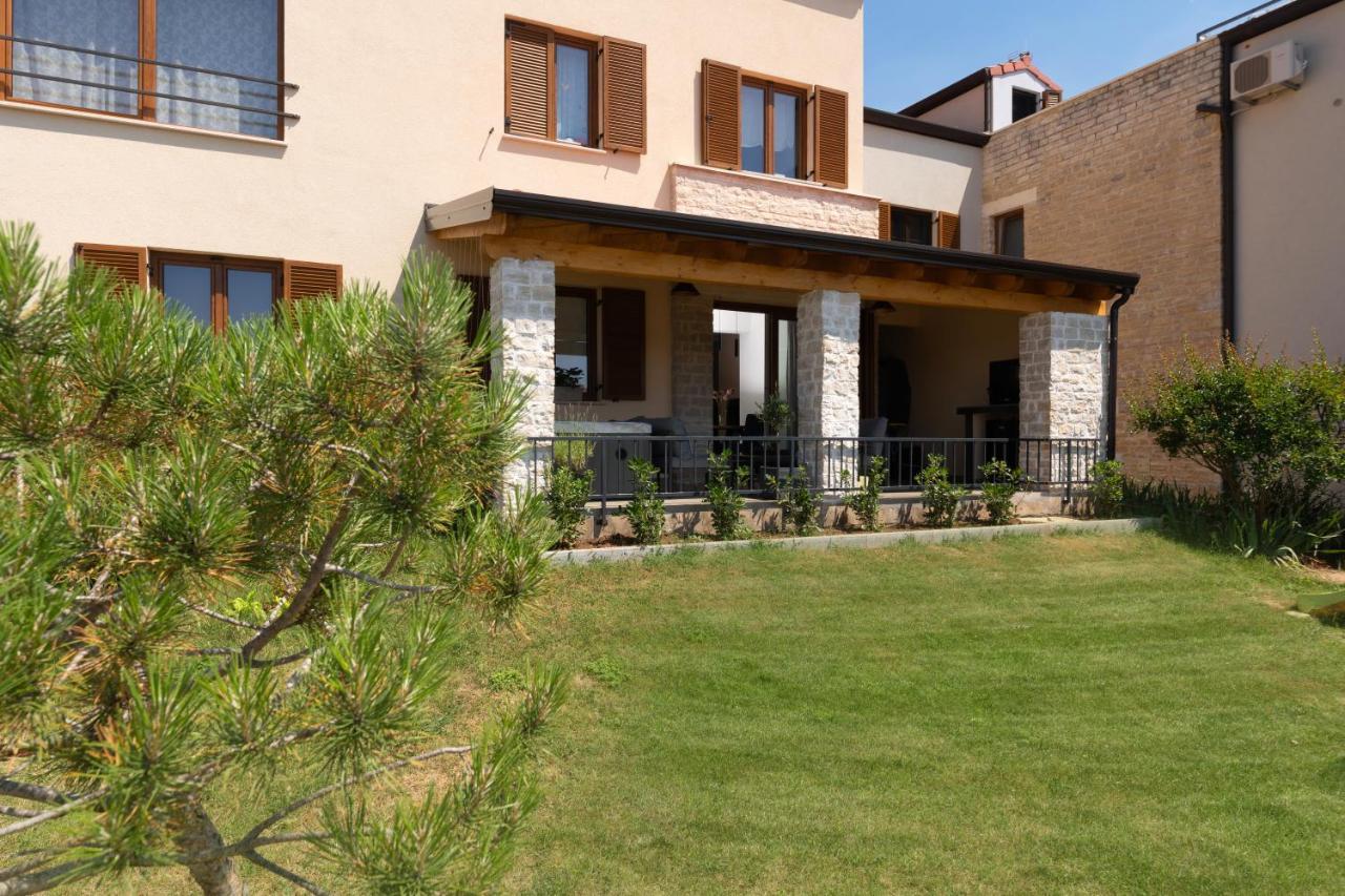 Holiday Home Maslina Пореч Екстериор снимка